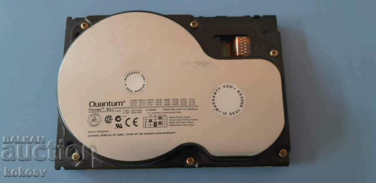 2. Retro hard drive HDD Quantum Pioneer SG 1Gb