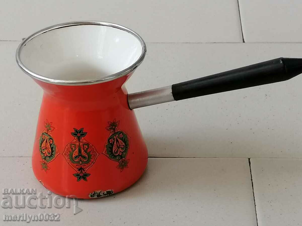 Jeze enameled pot with enamel with price 45.00 BGN | € 23.01 Jeze enameled pot with enamel with price 45.00 BGN | € 23.01