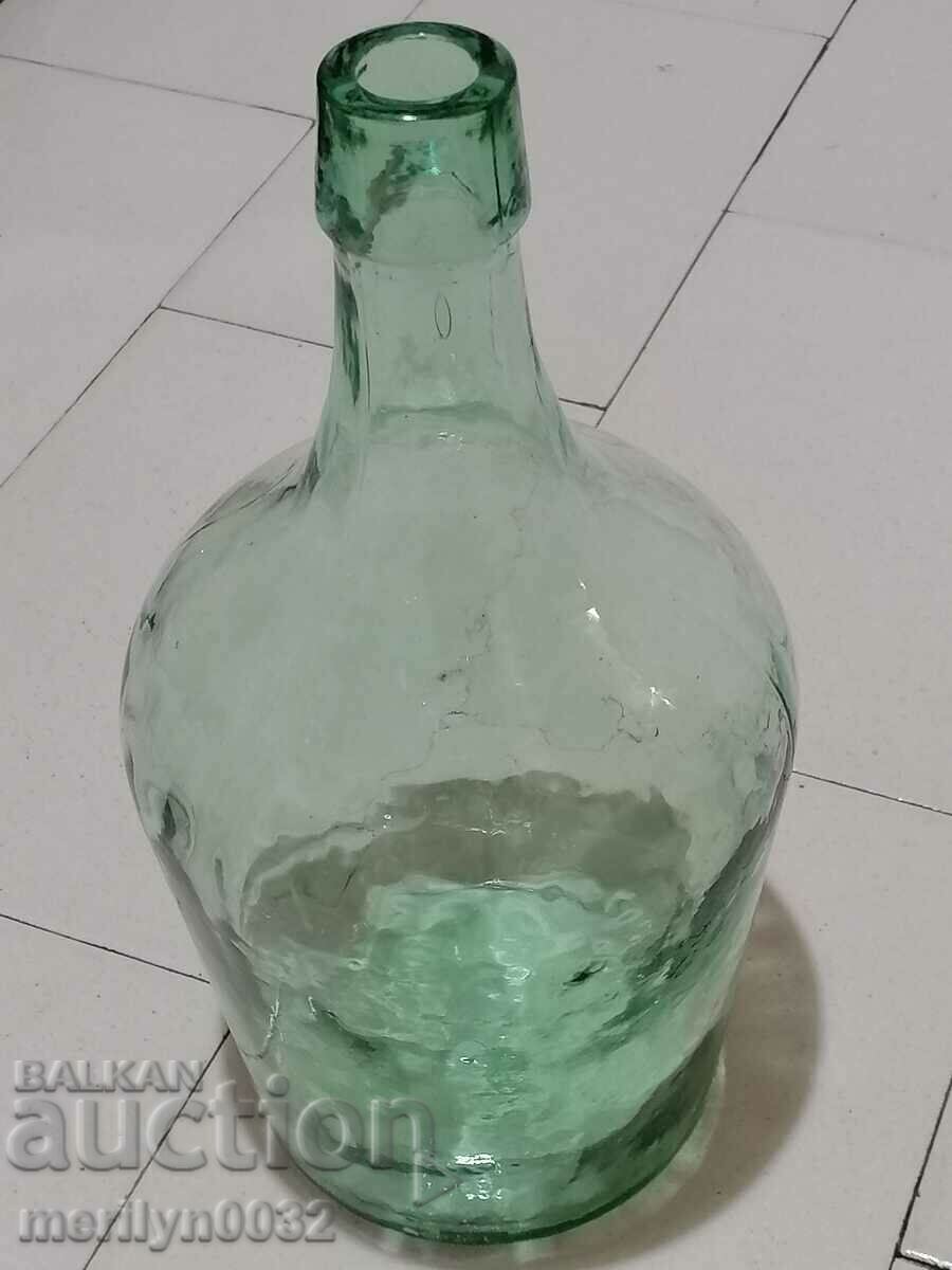 Παλιά damajana για καλό γυάλινο μπουκάλι κονιάκ