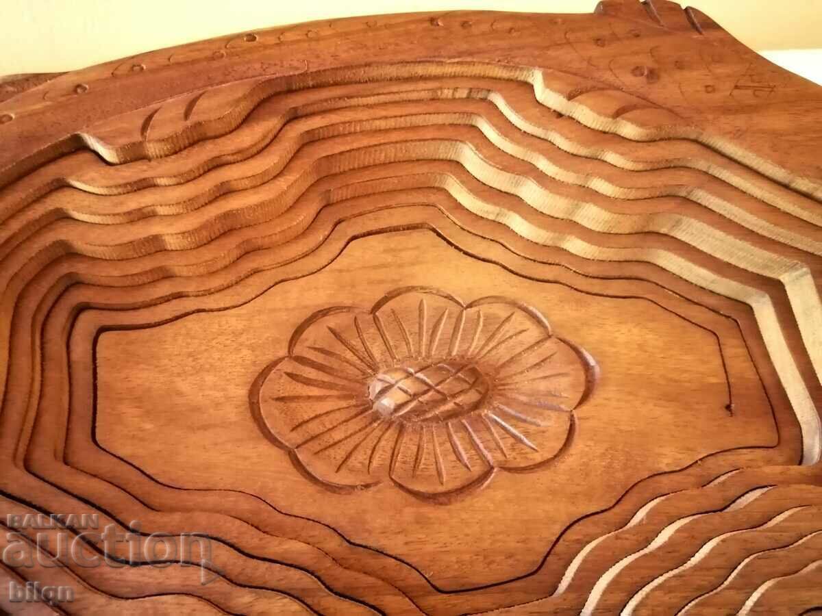 Прекрасна Стара Згъваема Дървена фруктиера с цена € 14.76 | 28.87 лв. Прекрасна Стара Згъваема Дървена фруктиера с цена € 14.76 | 28.87 лв.