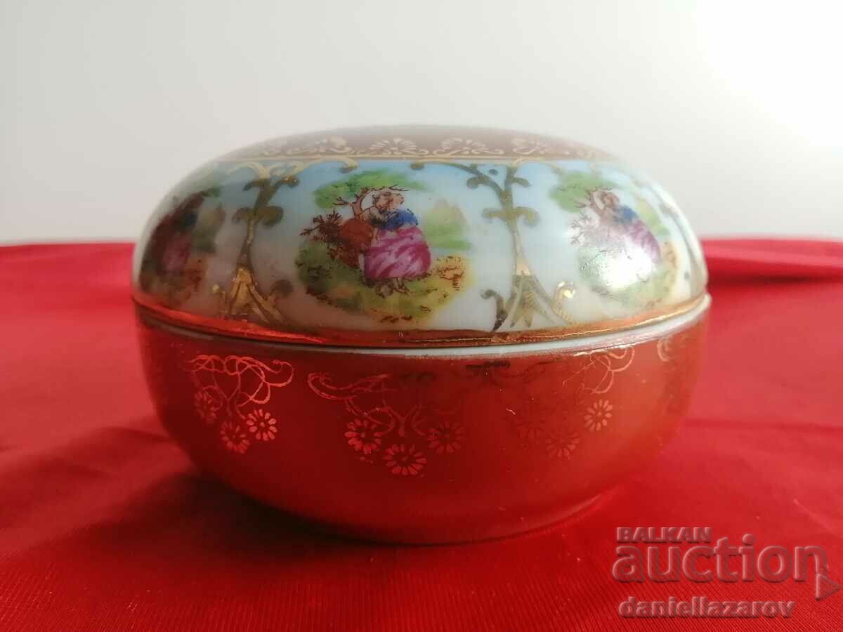 Γαλλικό μπαρόκ πορσελάνινο κουτί κοσμημάτων με τιμή 28.00 BGN | € 14.32 Γαλλικό μπαρόκ πορσελάνινο κουτί κοσμημάτων με τιμή 28.00 BGN | € 14.32