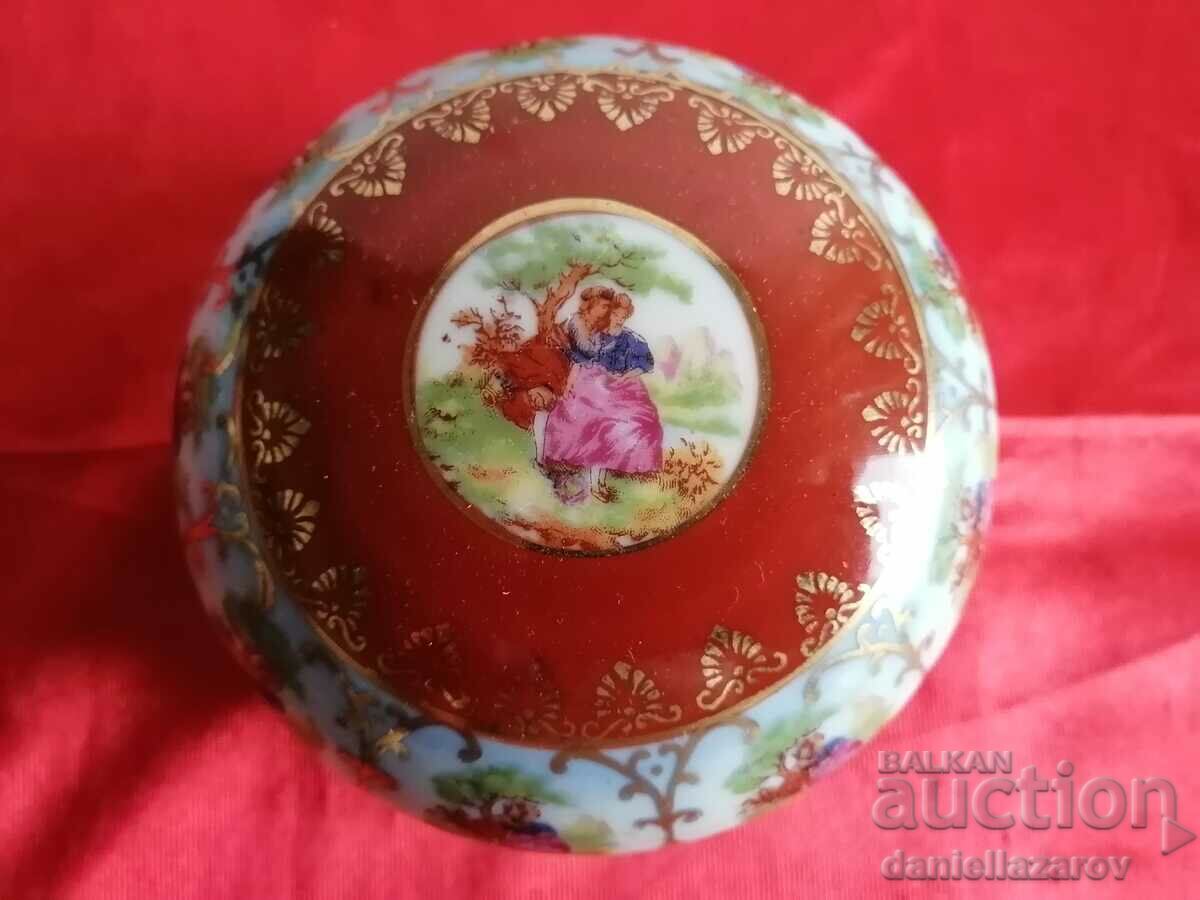 Δημοπρασία Γαλλικό μπαρόκ πορσελάνινο κουτί κοσμημάτων Δημοπρασία Γαλλικό μπαρόκ πορσελάνινο κουτί κοσμημάτων