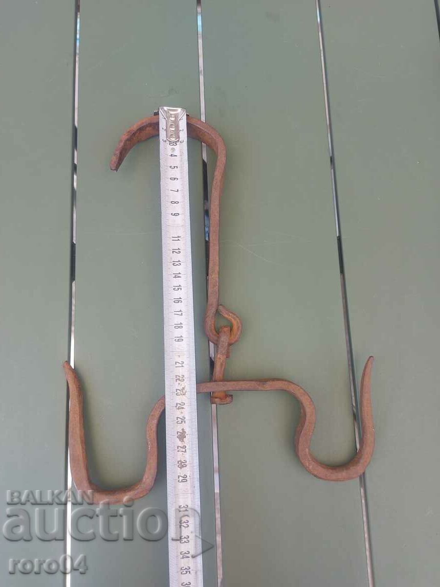 ΕΝΑ ΠΑΛΙΟ Κρεοπωλείο ΣΦΥΡΗΤΟ ΓΑΝΤΖΙ / ΚΡΕΜΑΣΤΡΑ με τιμή 29.70 BGN | € 15.19 ΕΝΑ ΠΑΛΙΟ Κρεοπωλείο ΣΦΥΡΗΤΟ ΓΑΝΤΖΙ / ΚΡΕΜΑΣΤΡΑ με τιμή 29.70 BGN | € 15.19