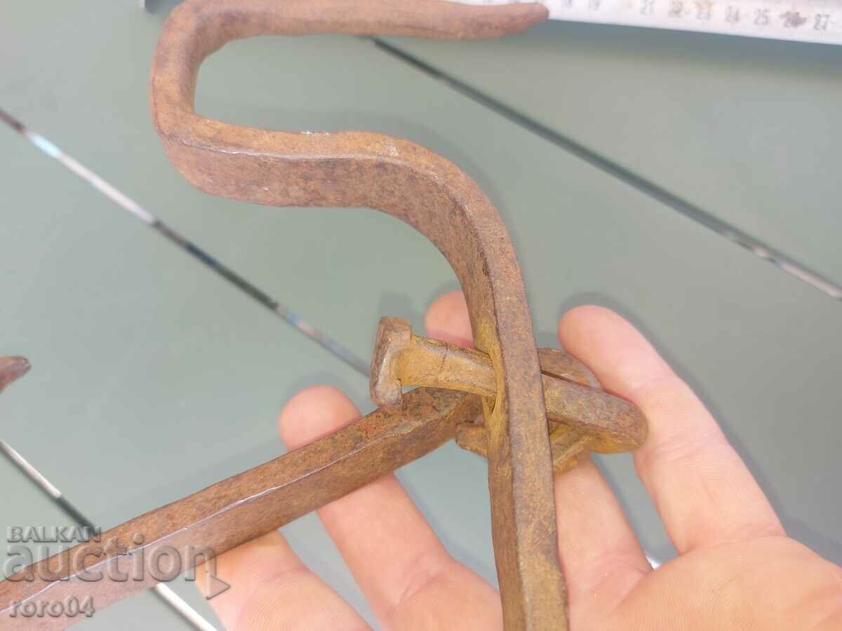 UN CÂRLIGE / UMERĂ FORJAT MÂNĂ DE MÂNĂ VECHI - 5