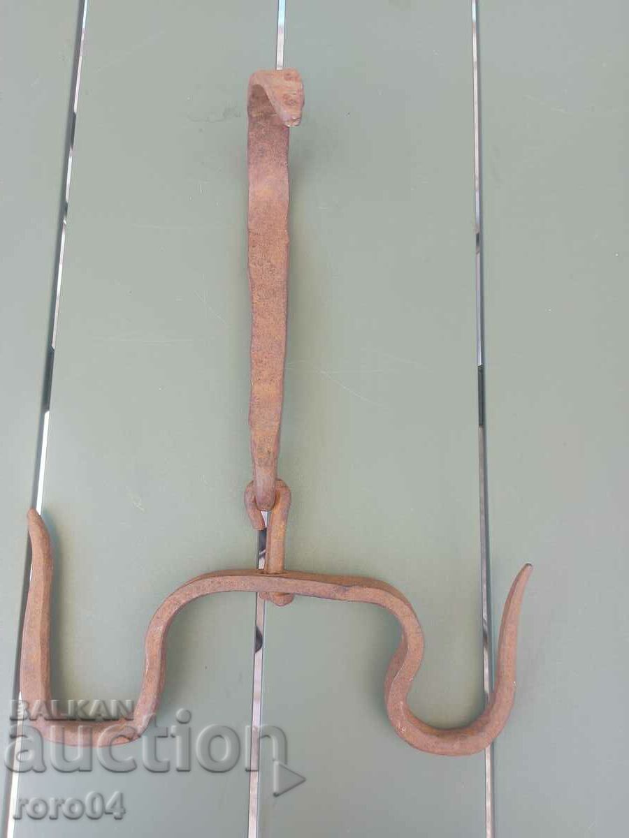 AN OLD BUTCHER'S HAND FORGED HOOK / HANGER
