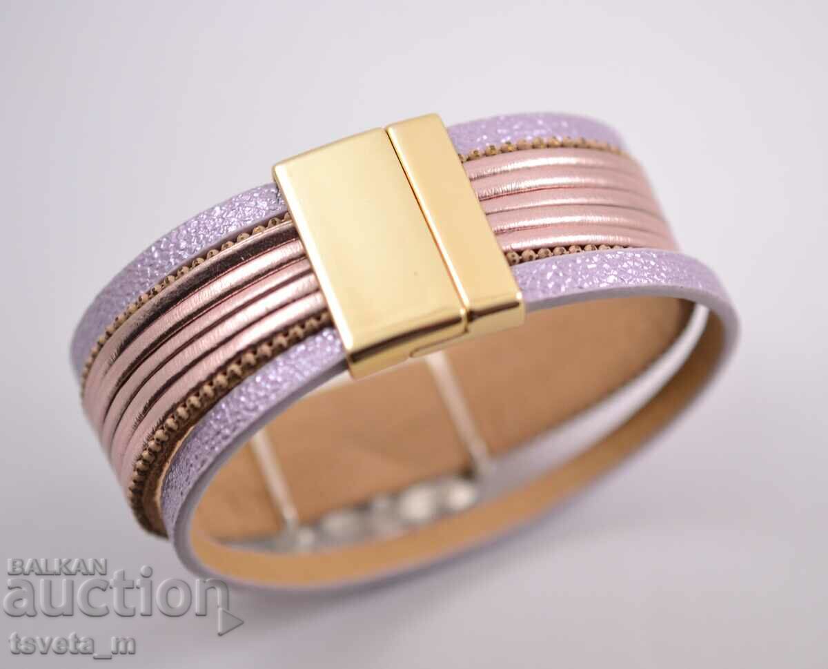 Delivery of A leather bracelet Delivery of A leather bracelet