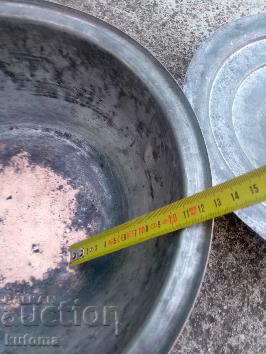 Auction An old copper pot Auction An old copper pot