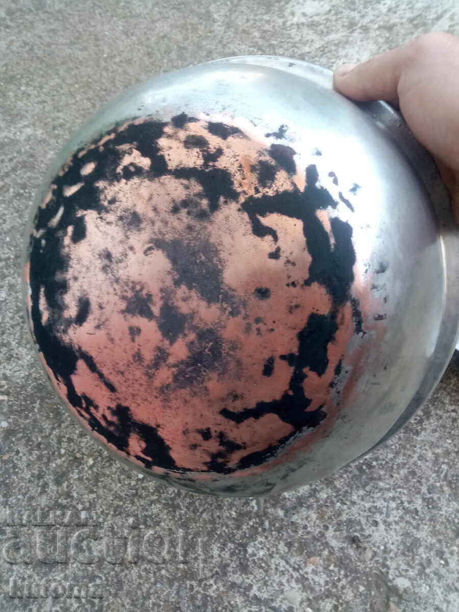 Delivery of An old copper pot Delivery of An old copper pot