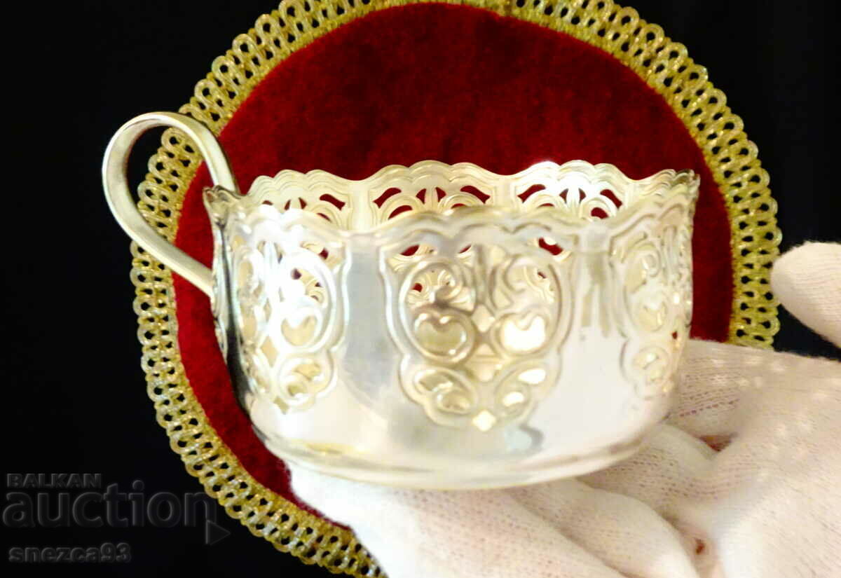 Delivery of Silver-plated service cups 8 pieces. Delivery of Silver-plated service cups 8 pieces.