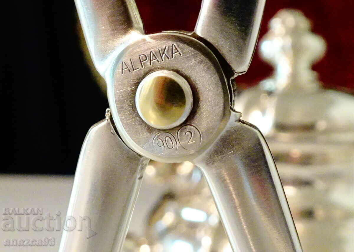 Delivery of Alpaka 90 Silver Plated Serving Clip. Delivery of Alpaka 90 Silver Plated Serving Clip.