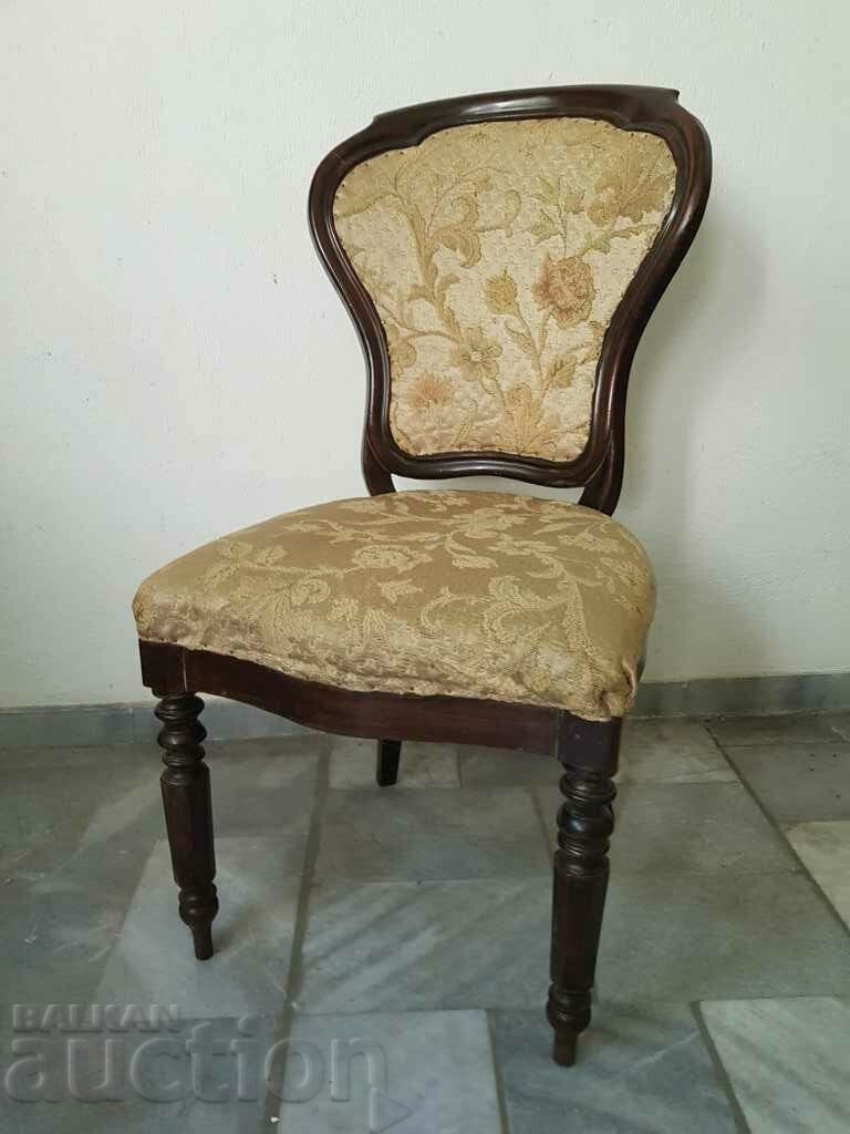 Уникален антикварен от масивно дърво реставриран стол