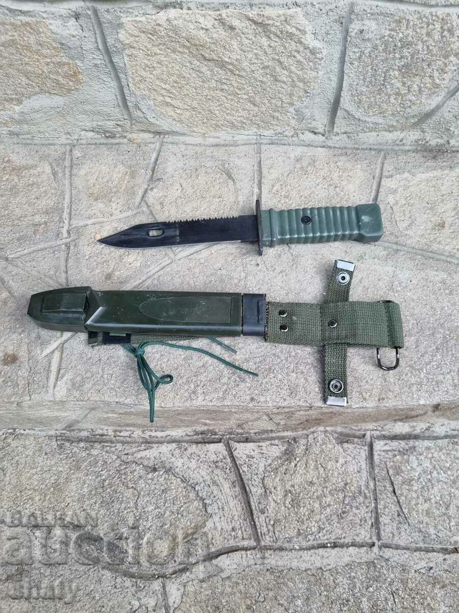 Military knife. Pike.