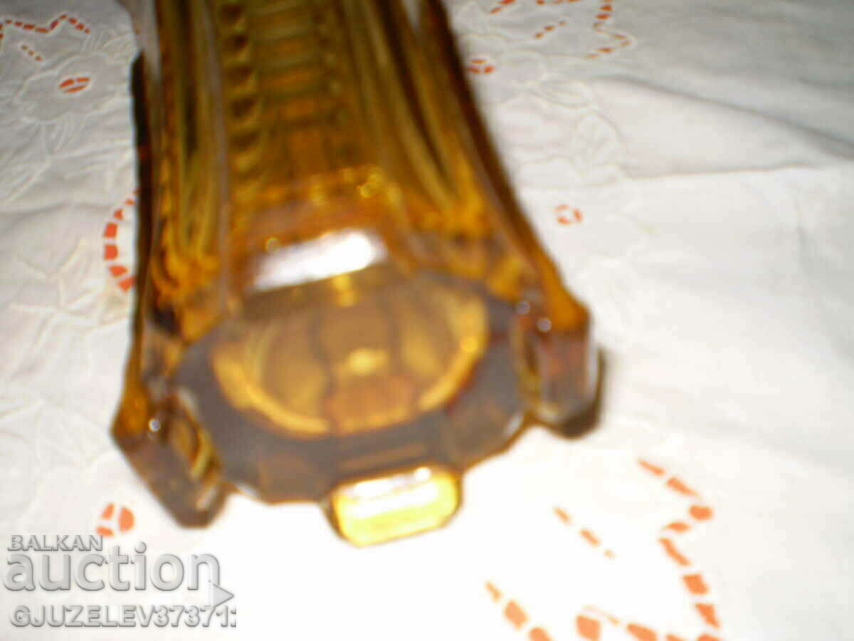 Delivery of Vintage Art Deco 1930 Amber Glass Vase Delivery of Vintage Art Deco 1930 Amber Glass Vase