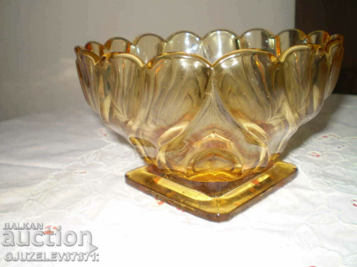 Delivery of Vintage Art Deco 1930 Amber Glass Bowl Delivery of Vintage Art Deco 1930 Amber Glass Bowl