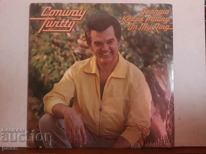 Conway Twitty ‎– Georgia Keeps Pulling On My Ring 1978