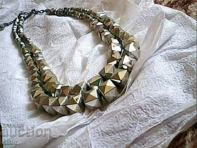 stari krsivi set necklace is bracelet