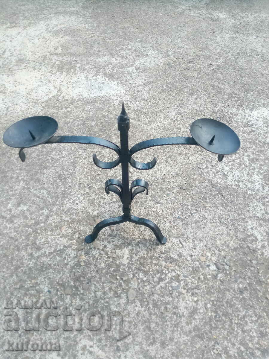 Железен свещник