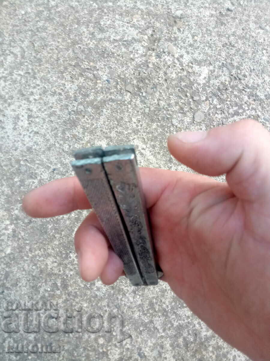 Auction An old butterfly blade Auction An old butterfly blade