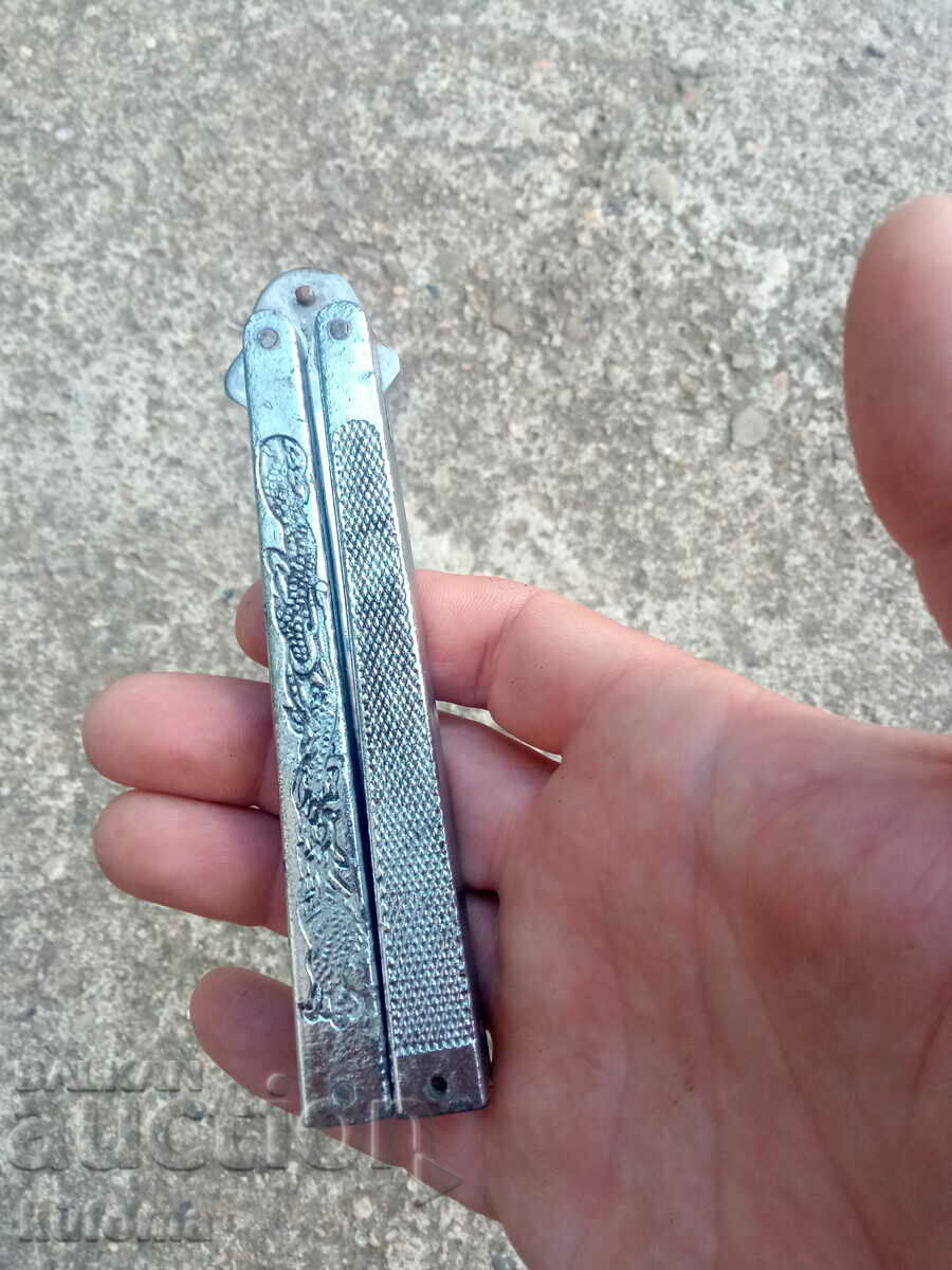 Delivery of An old butterfly blade Delivery of An old butterfly blade