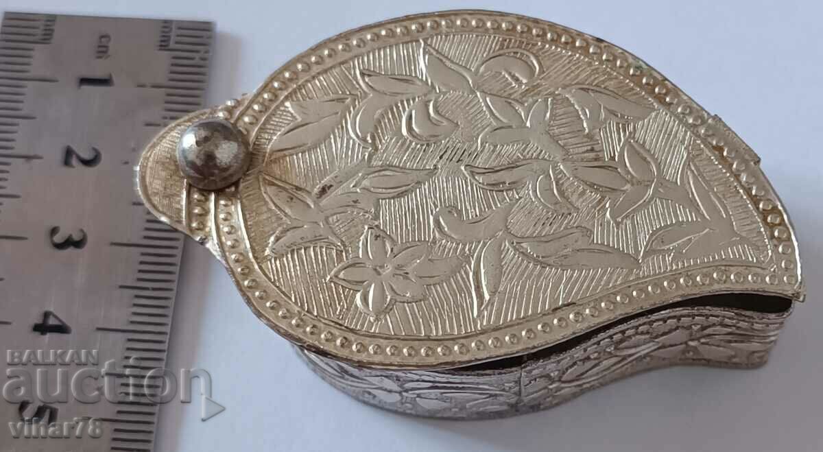 a snuff box - 5 a snuff box - 5