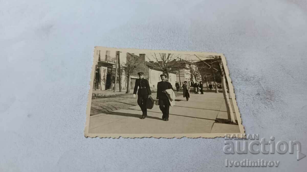 Fotografie Sofia Un ofițer și un bărbat la plimbare 1942