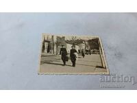 Снимка София Офицер и мъж на разходка 1942