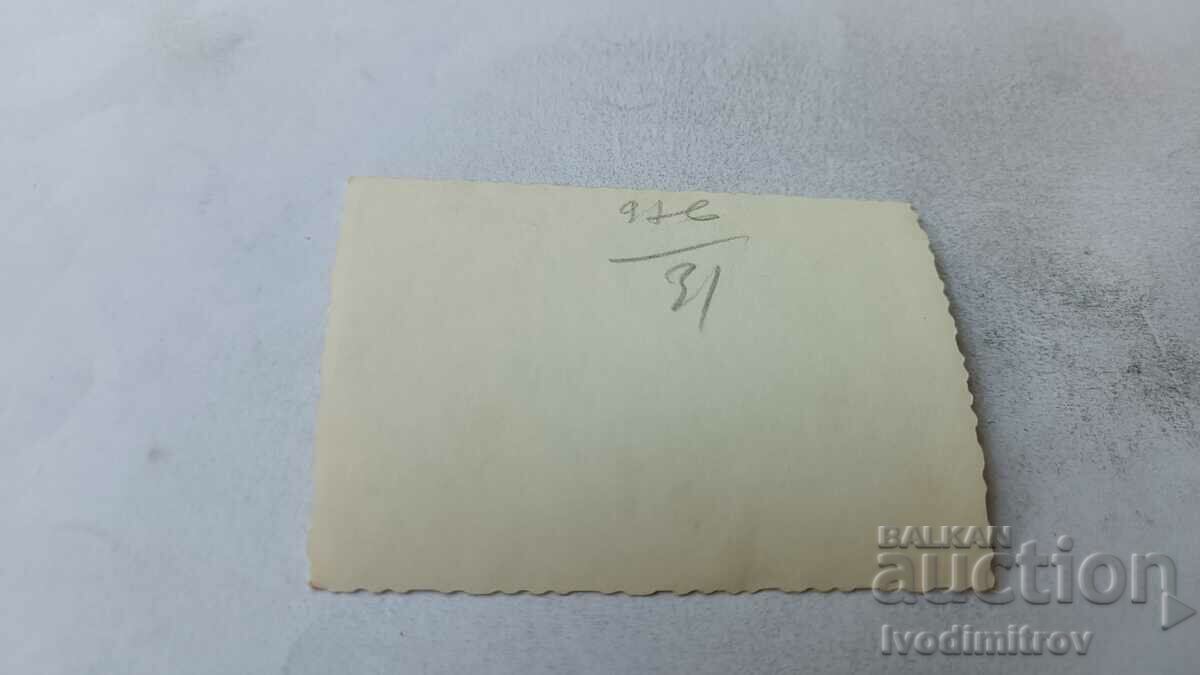 Foto Bărbați și două femei pe plajă cu preț 1.65 BGN | € 0.84 Foto Bărbați și două femei pe plajă cu preț 1.65 BGN | € 0.84