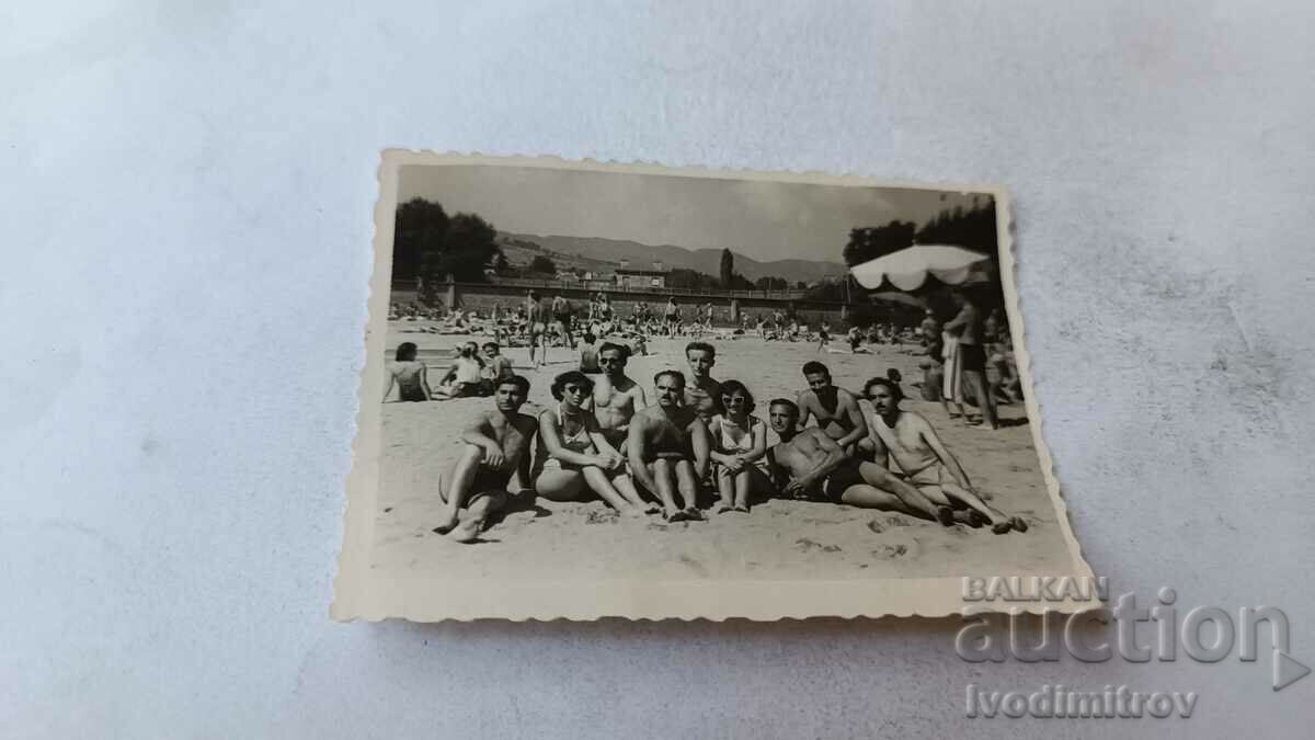 Photo Men and two women on the beach