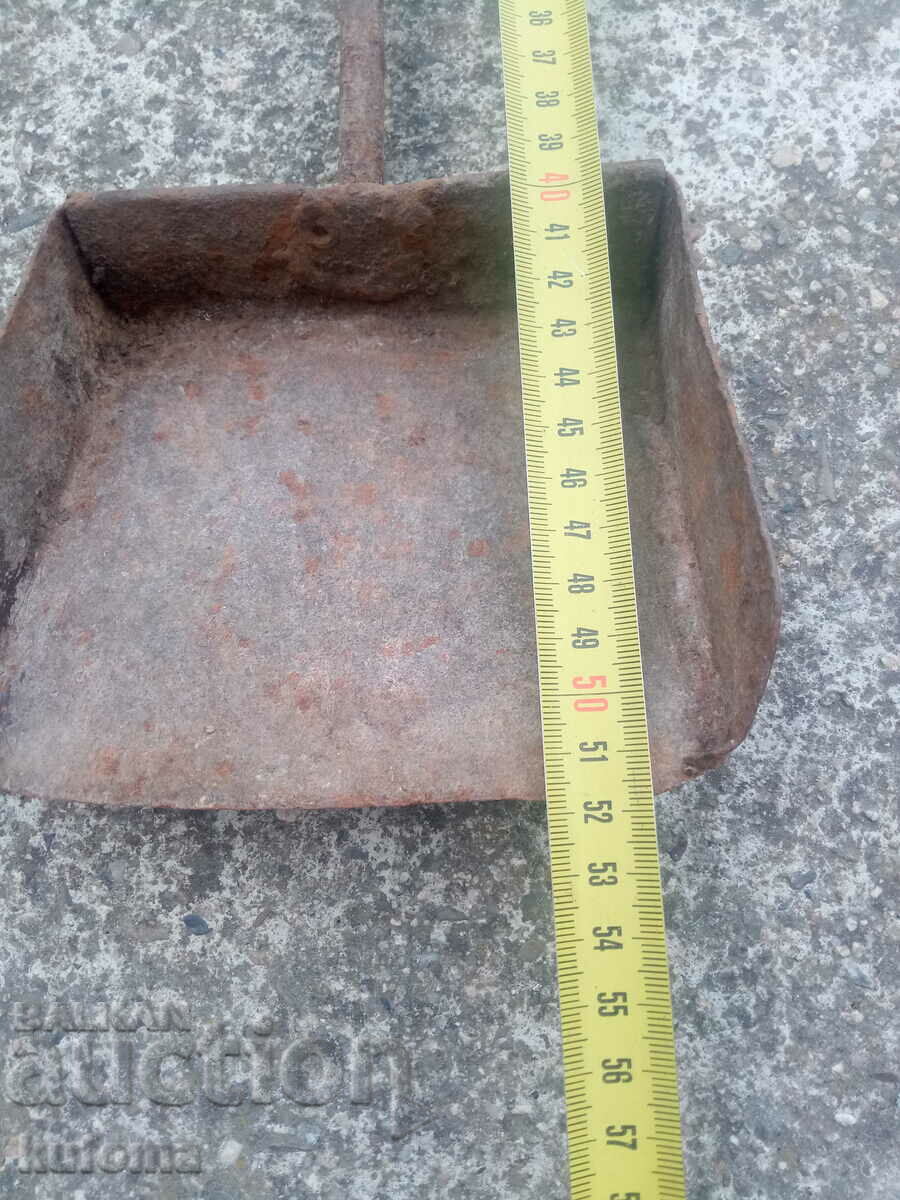 Old iron hearth shovel with price 14.99 BGN | € 7.66 Old iron hearth shovel with price 14.99 BGN | € 7.66