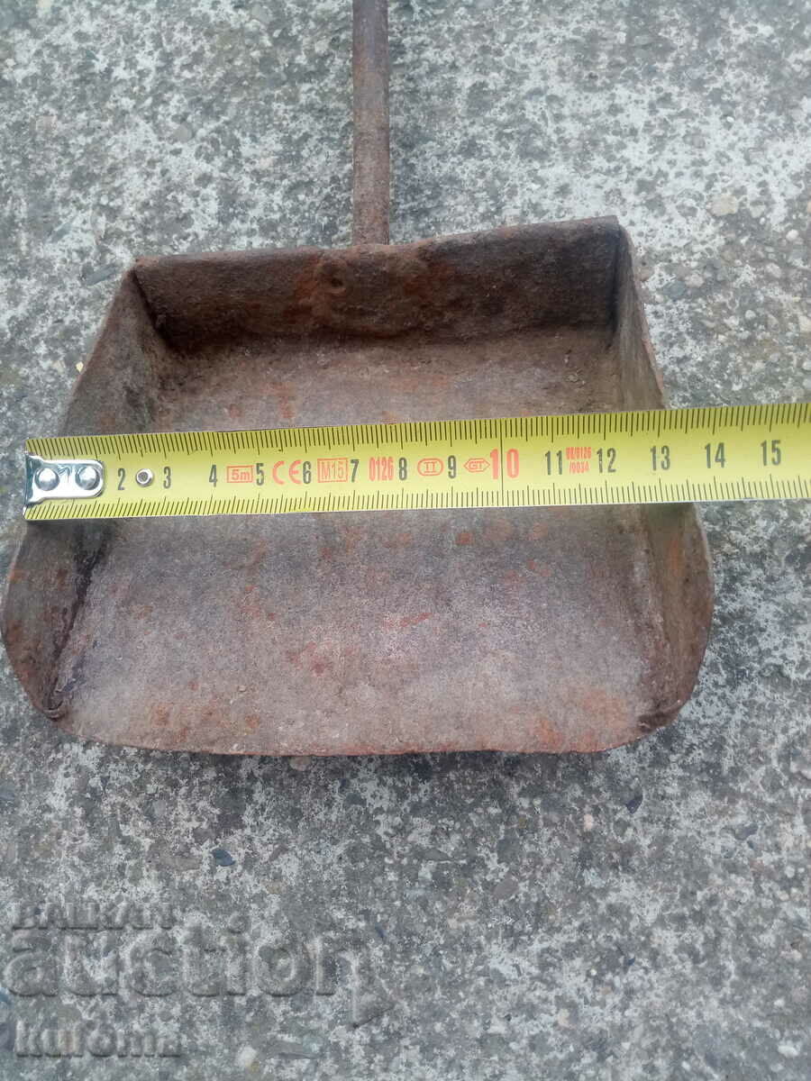 Auction Old iron hearth shovel Auction Old iron hearth shovel
