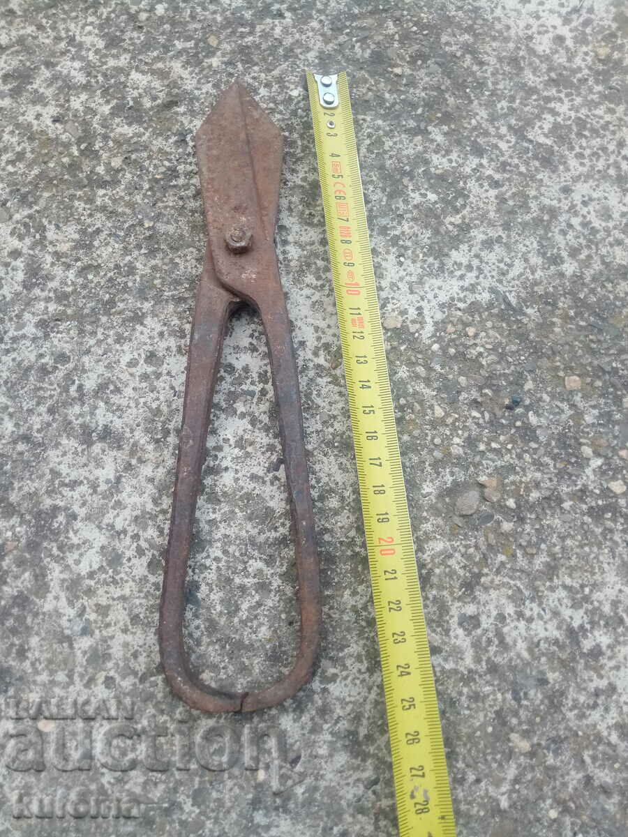 Old sheet metal scissors with price 14.99 BGN | € 7.66 Old sheet metal scissors with price 14.99 BGN | € 7.66