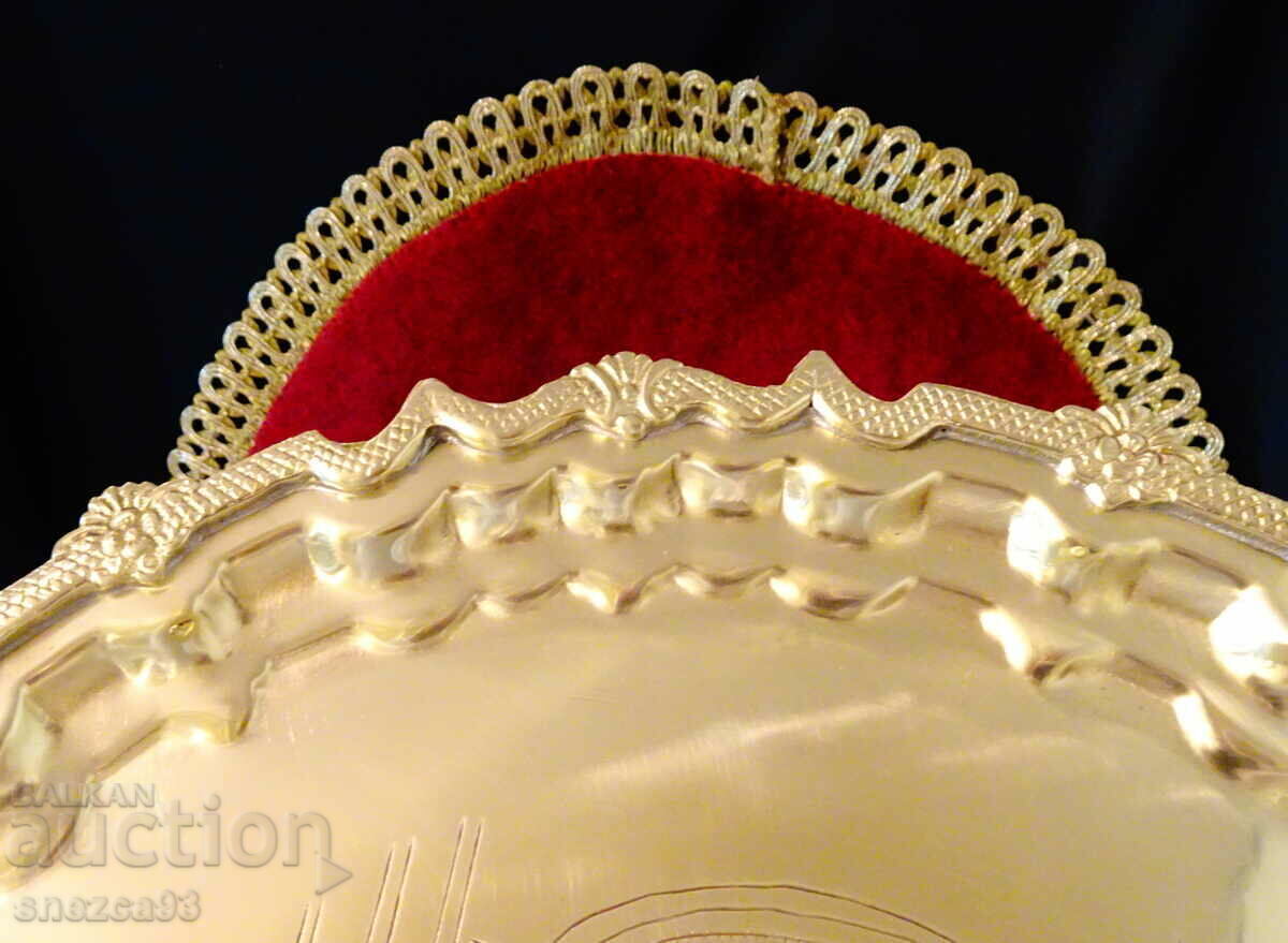 Auction Tutankhamun bronze tray. Auction Tutankhamun bronze tray.