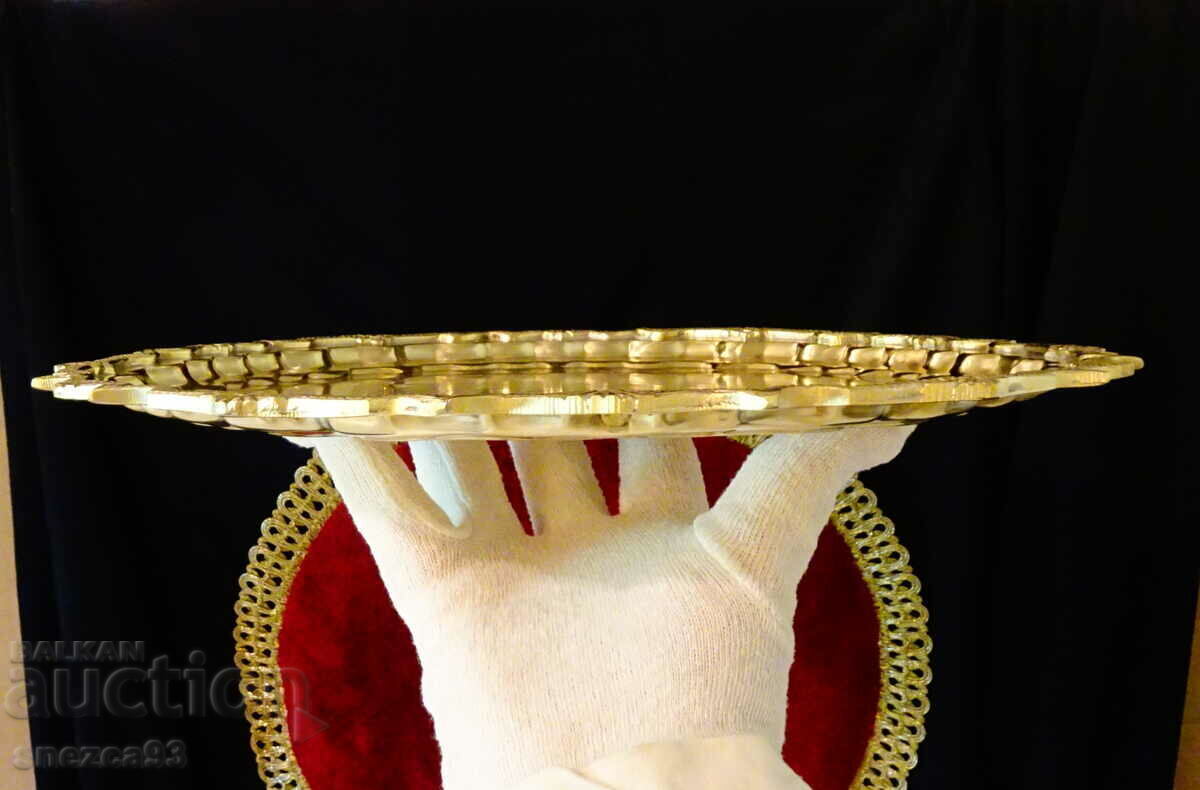 Delivery of Tutankhamun bronze tray. Delivery of Tutankhamun bronze tray.