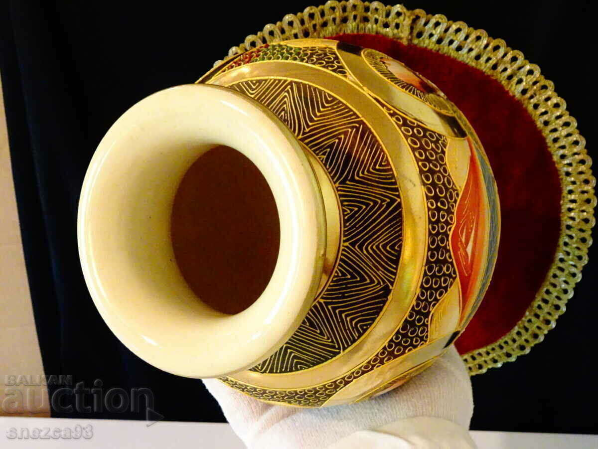 Japanese Satsuma Kinkozan Tsukuru porcelain vase, gold - 6 Japanese Satsuma Kinkozan Tsukuru porcelain vase, gold - 6