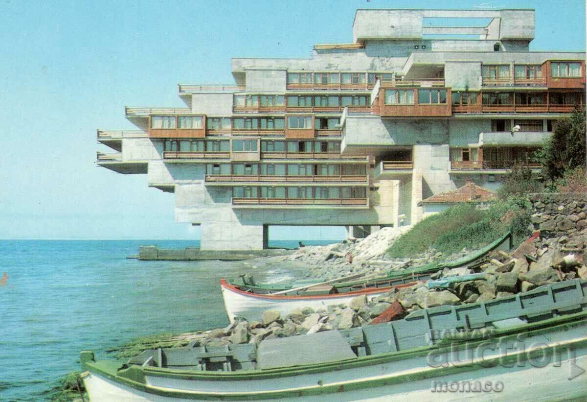 Παλιά καρτ ποστάλ - Pomorie, ξενοδοχείο "Pomorie" και βάρκες