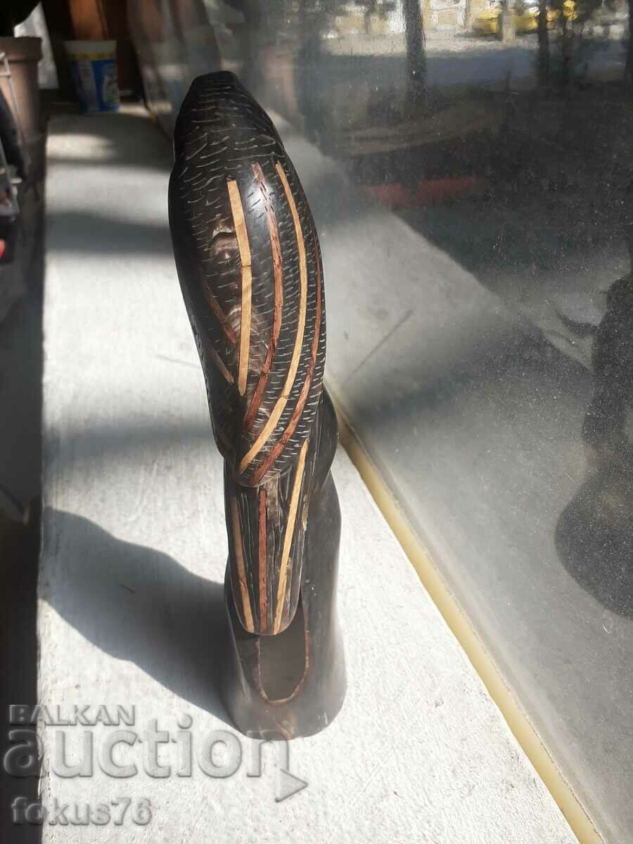 Delivery of Great horn parrot statuette figure Delivery of Great horn parrot statuette figure