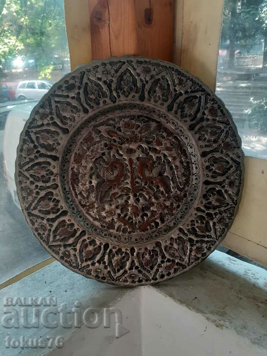 Auction Old large hammered and engraved copper chicken plate Auction Old large hammered and engraved copper chicken plate