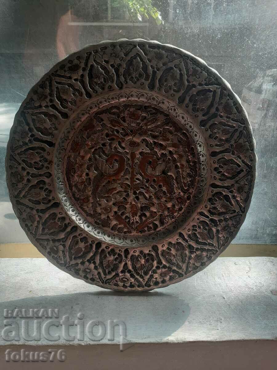 Delivery of Old large hammered and engraved copper chicken plate Delivery of Old large hammered and engraved copper chicken plate