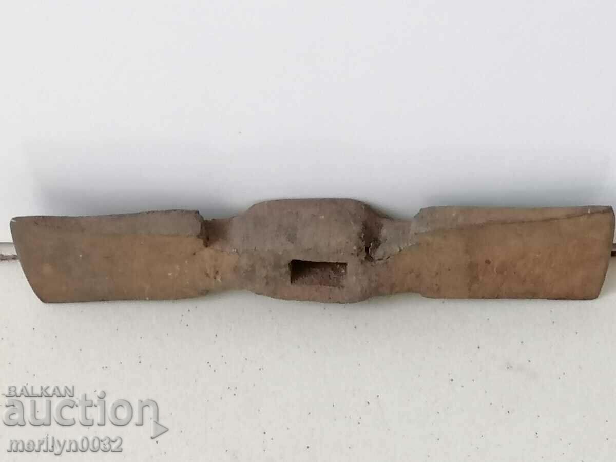 Delivery of Old Wrought Pickaxe Hammer Wrought Iron Blade Ax