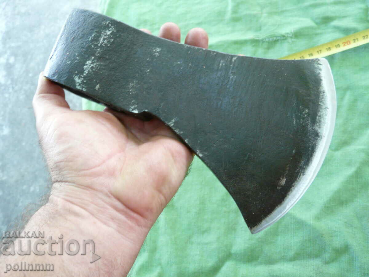 Old Massive Axe - 400 cu preț 90.00 BGN | € 46.02 Old Massive Axe - 400 cu preț 90.00 BGN | € 46.02
