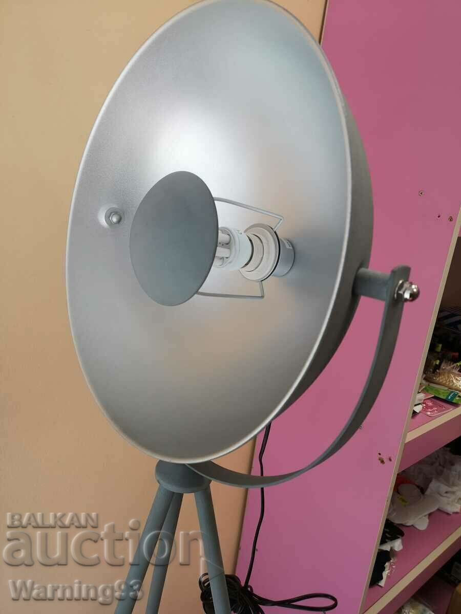 Аукцион Голяма лампа / прожектор с тринога - 160см - НОВА