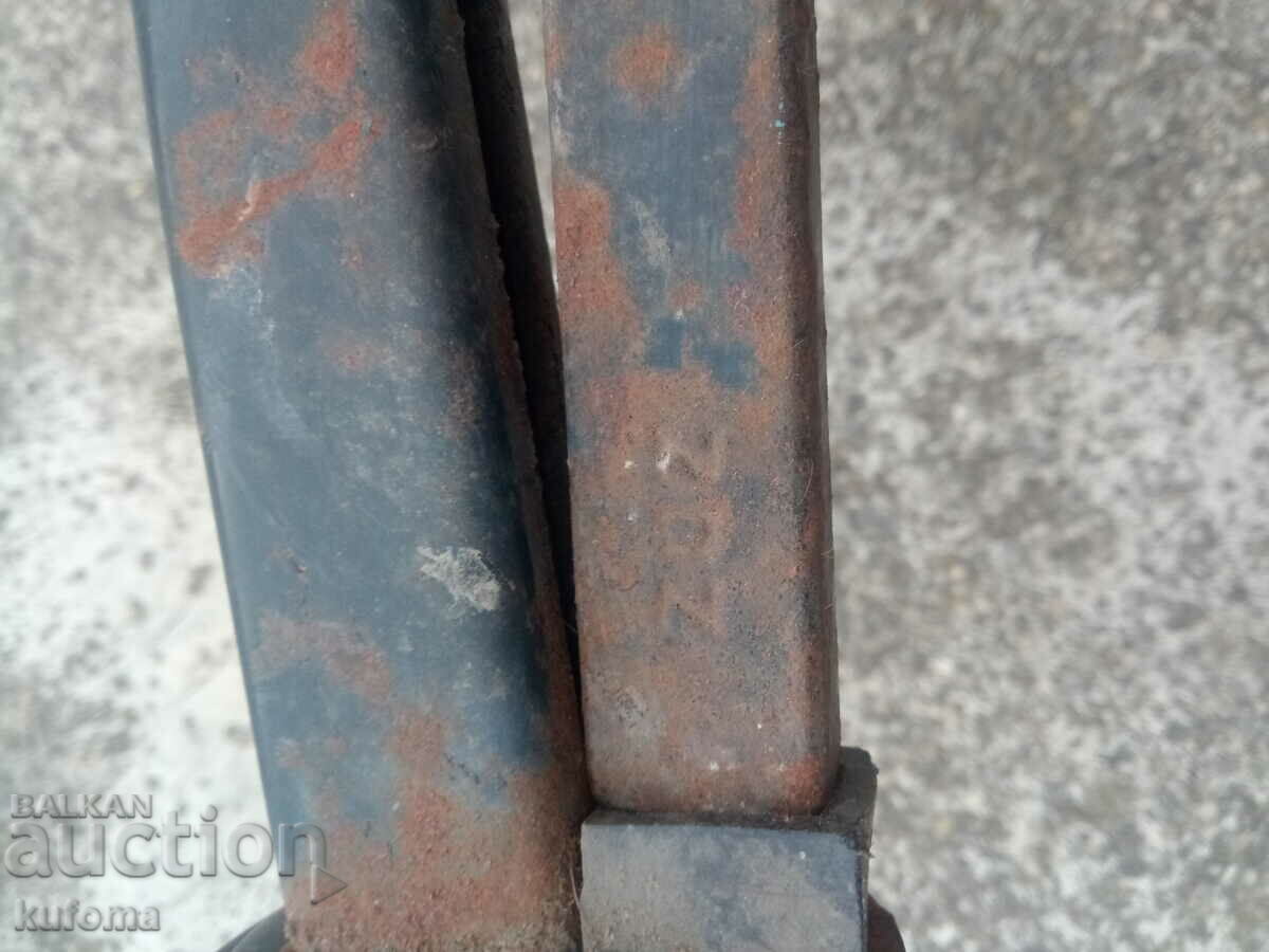 Licitație Un strigăt vechi