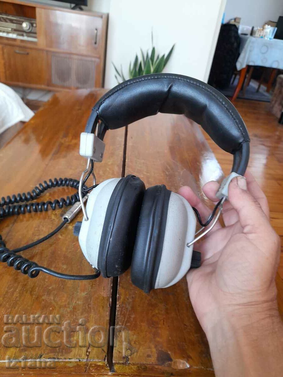 Old headphones with price 40.00 BGN | € 20.45
