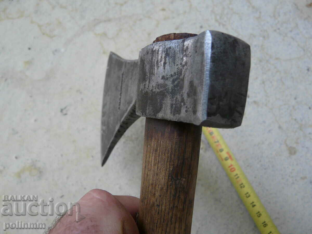 Delivery of Old hiking hatchet - 402 Delivery of Old hiking hatchet - 402