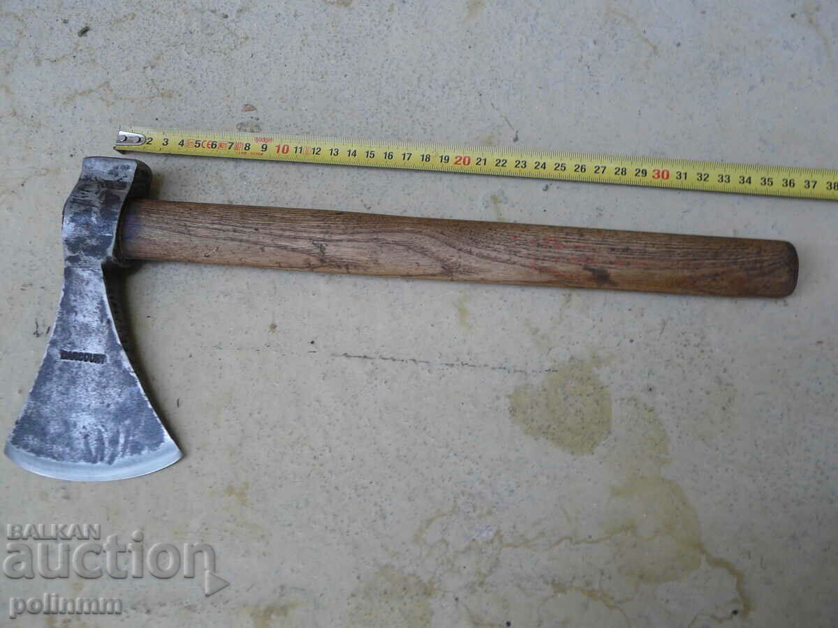 Old hiking hatchet - 402 - 5 Old hiking hatchet - 402 - 5