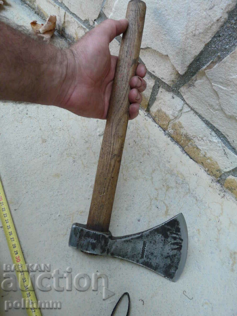Old hiking hatchet - 402 - 6 Old hiking hatchet - 402 - 6
