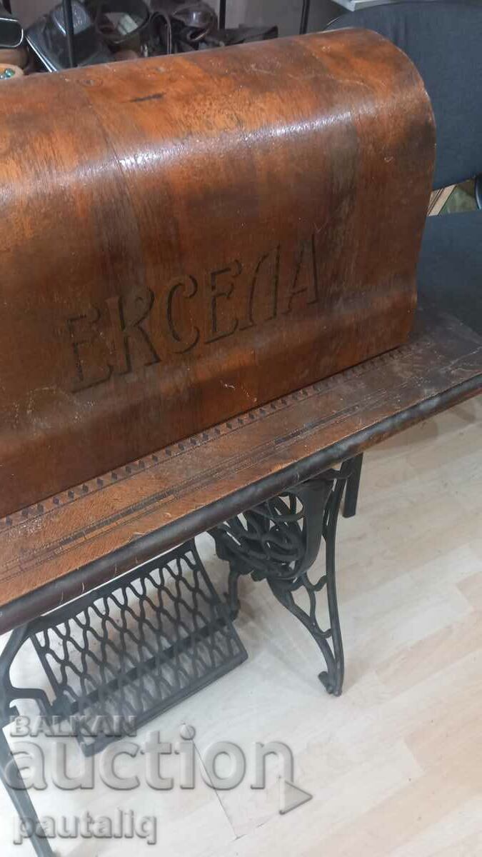 OLD SEWING MACHINE EXCELA SINGER with price 120.00 BGN | € 61.36