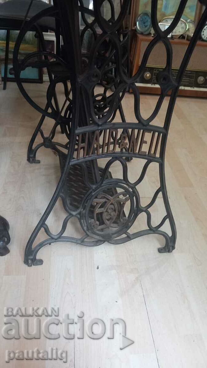 Auction  OLD SEWING MACHINE EXCELA SINGER