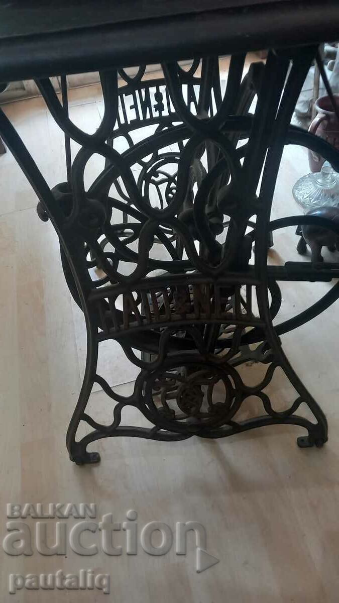 Delivery of OLD SEWING MACHINE EXCELA SINGER