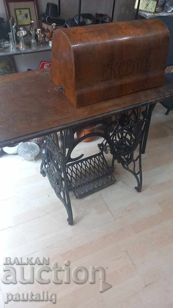 OLD SEWING MACHINE EXCELA SINGER